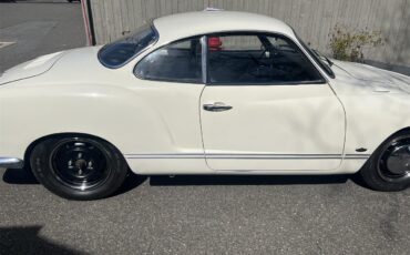 Volkswagen-Karmann-ghia-1971-White-Black-2