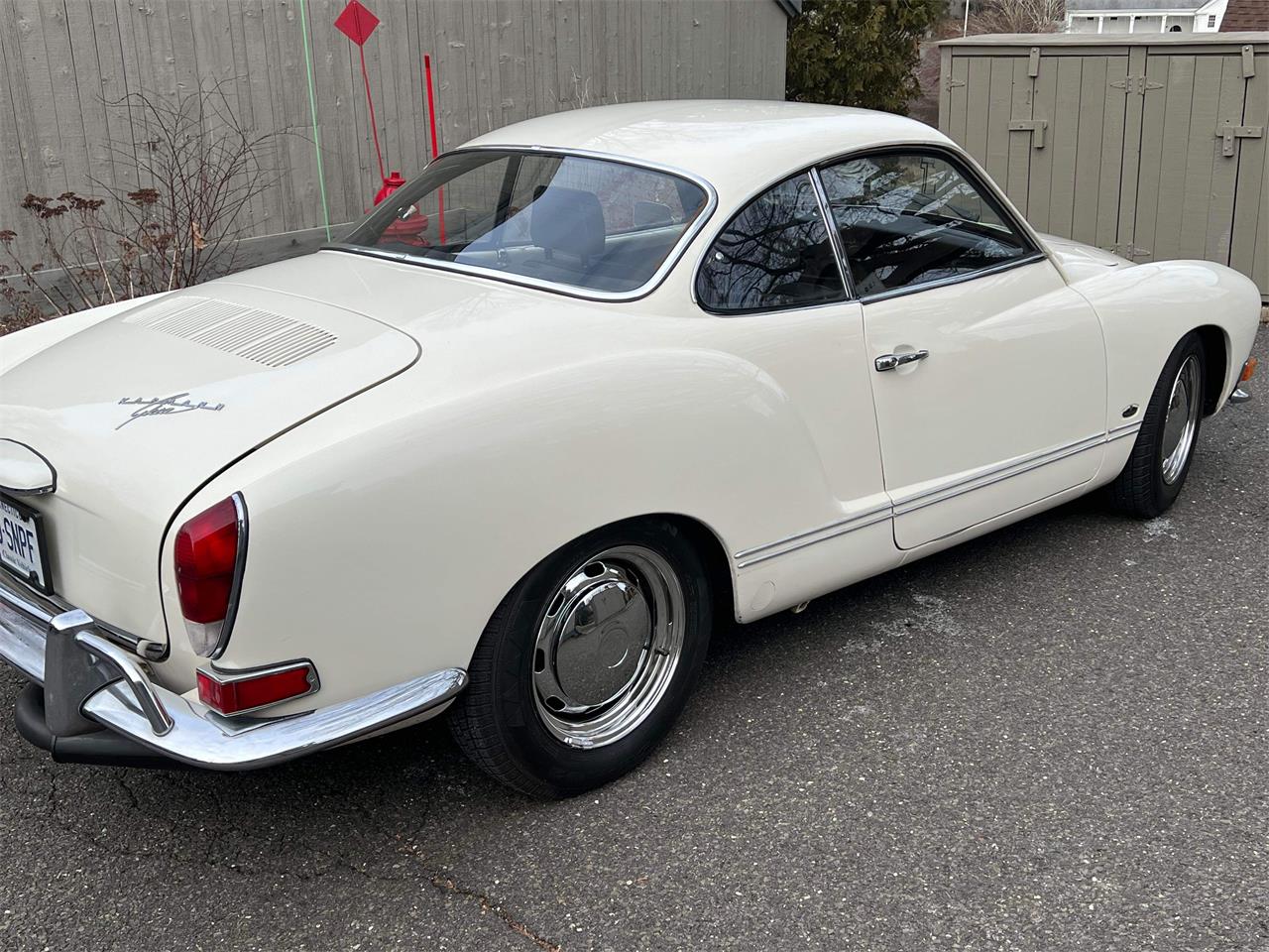 Volkswagen-Karmann-ghia-1971-White-Black-3