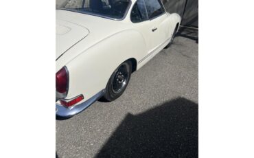 Volkswagen-Karmann-ghia-1971-White-Black-5