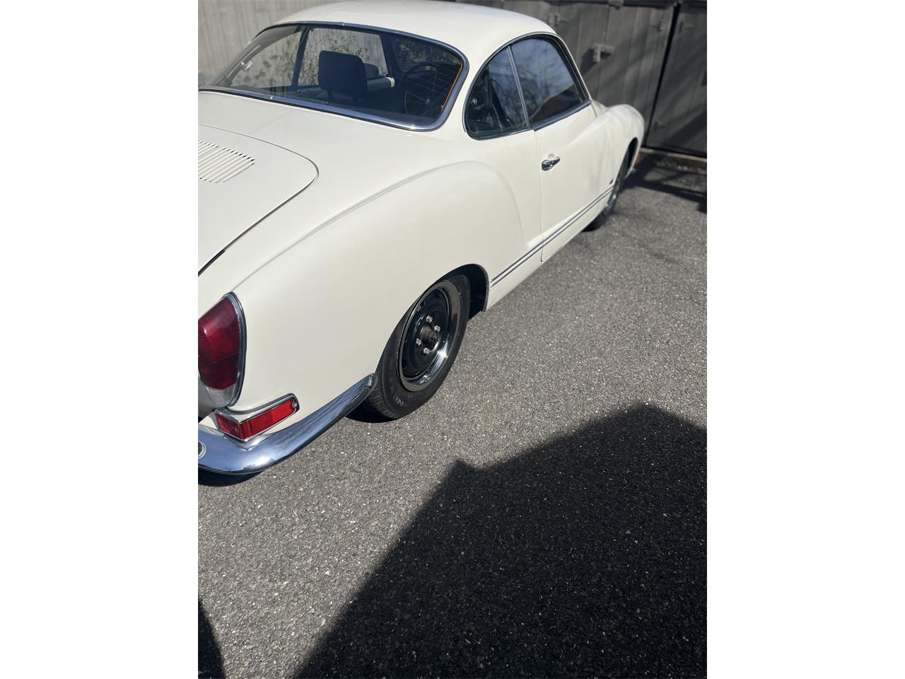 Volkswagen-Karmann-ghia-1971-White-Black-5