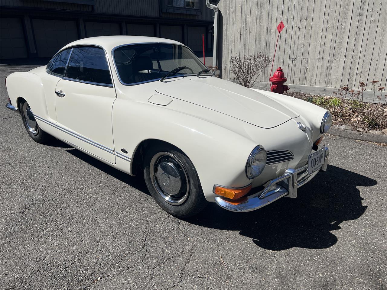 Volkswagen-Karmann-ghia-1971-White-Black-9