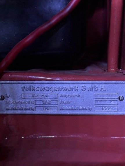 Volkswagen-Microbus-1957-red-and-black-Beige-16