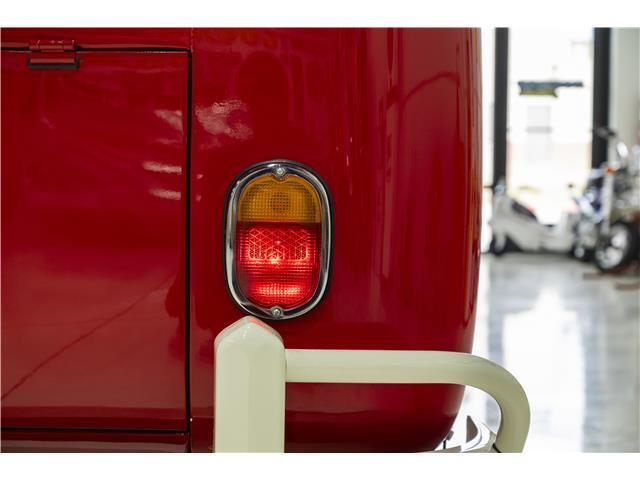 Volkswagen-Microbus-Type-2-VW-Bus-1974-Camper-Van-35
