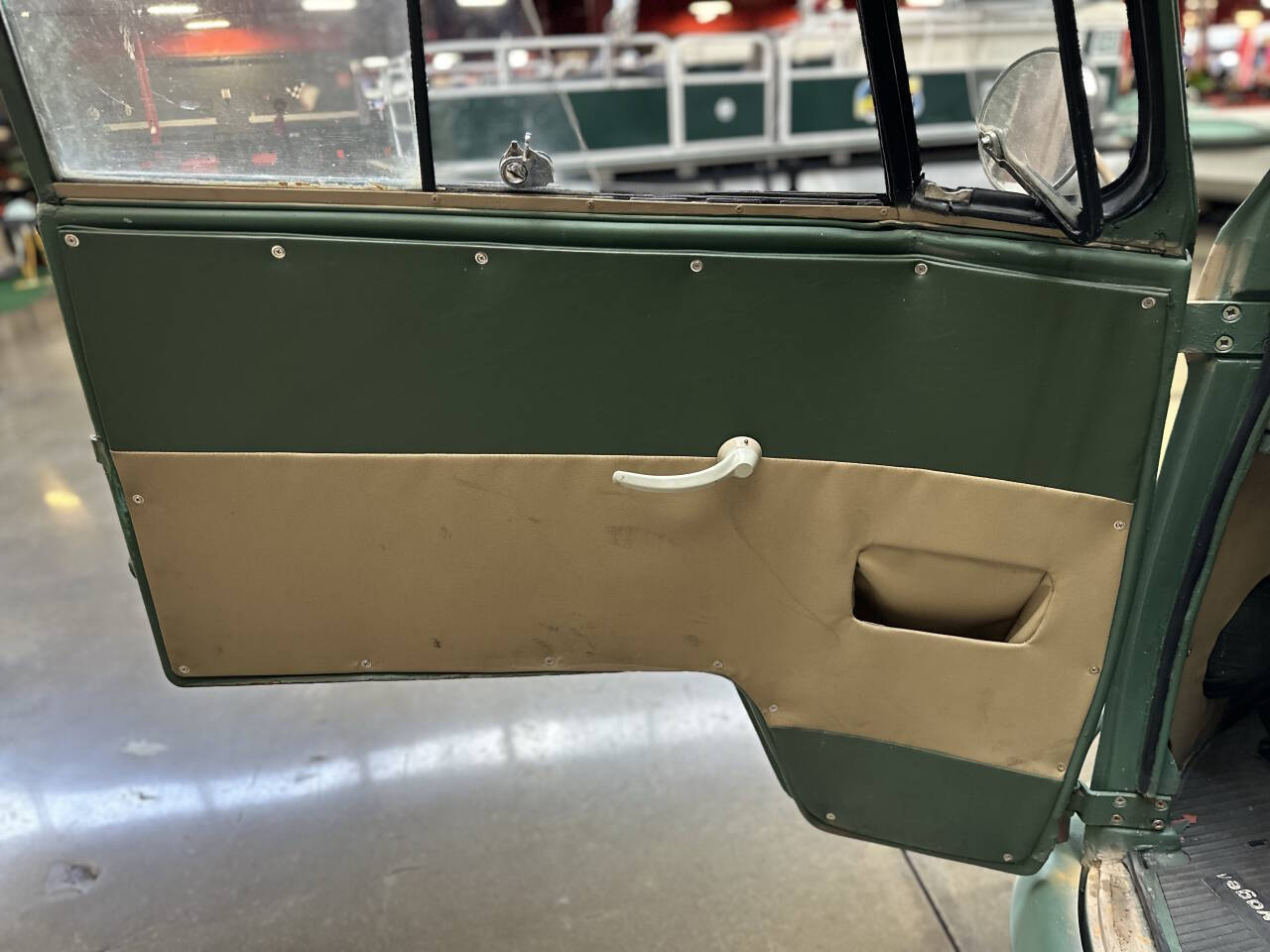 Volkswagen-Military-Bus-1975-Wagon-14