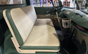 Volkswagen-Military-Bus-1975-Wagon-19