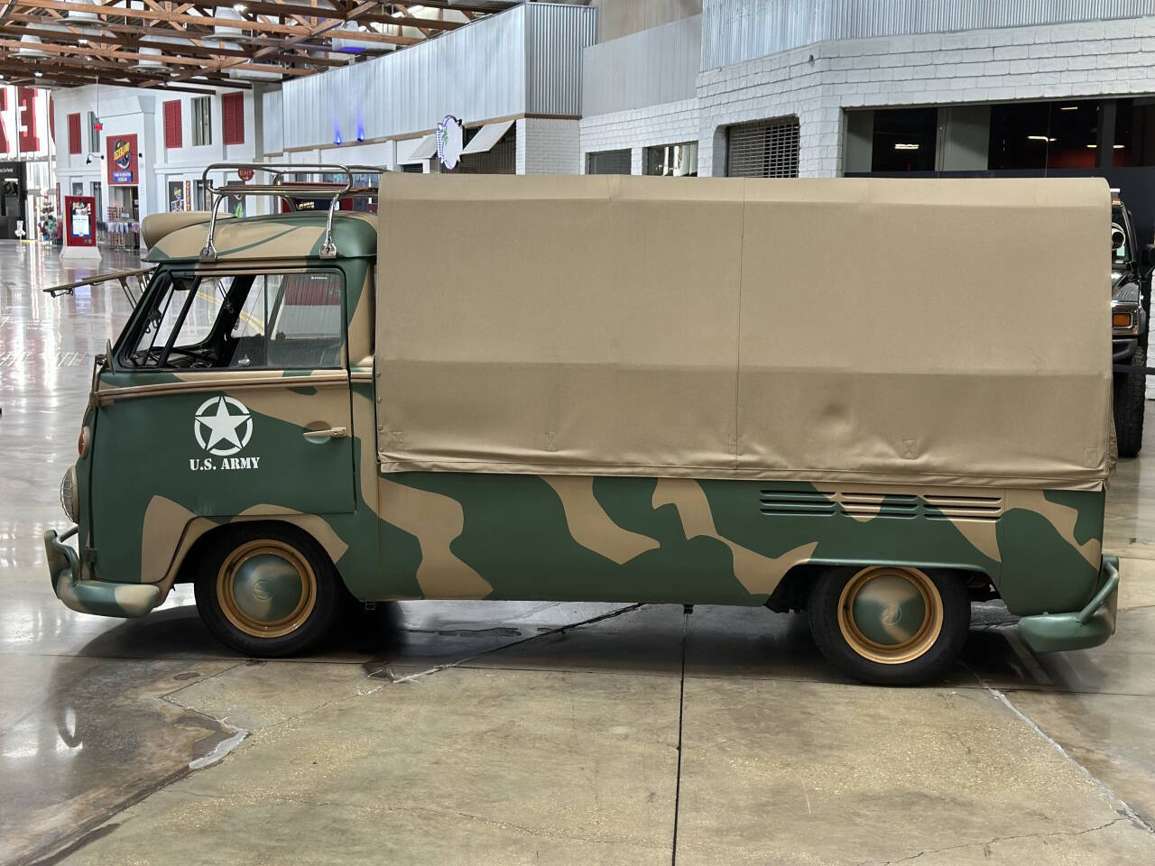 Volkswagen-Military-Bus-1975-Wagon-2