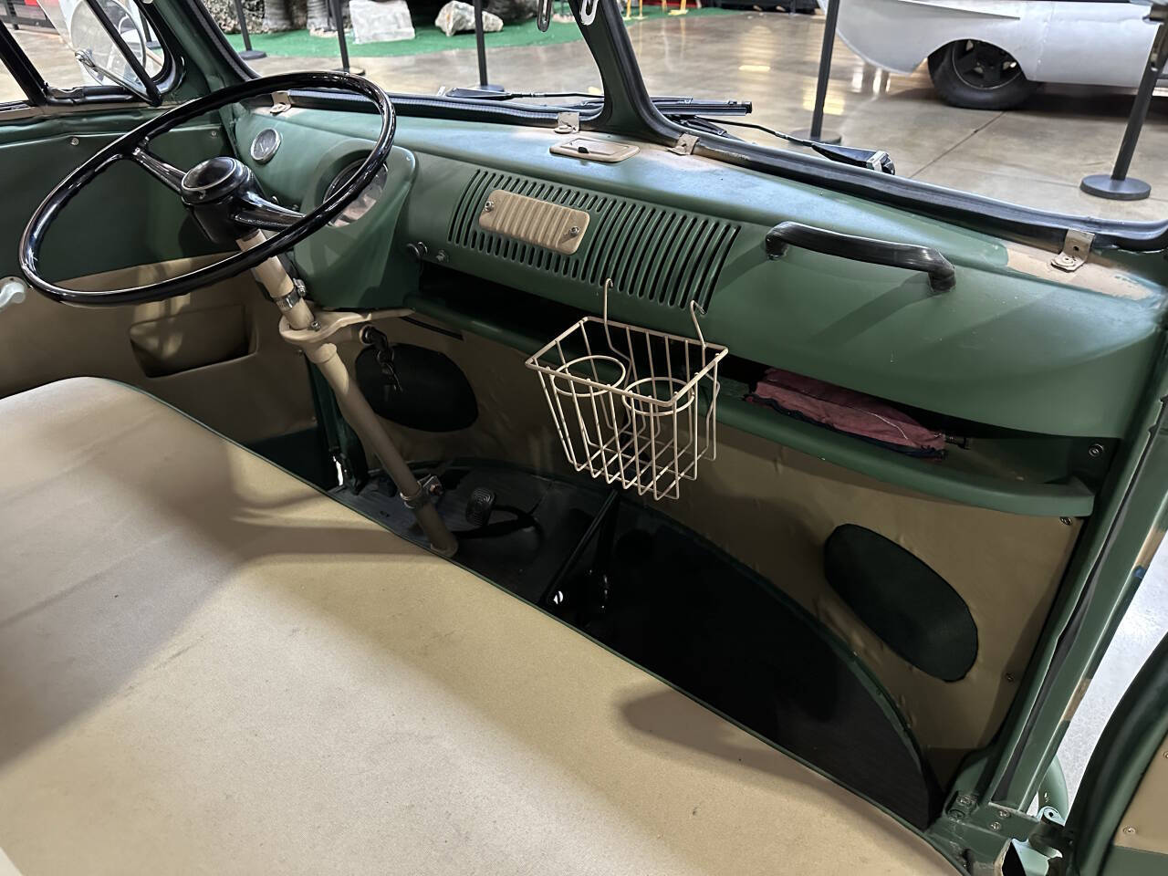 Volkswagen-Military-Bus-1975-Wagon-20