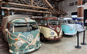 Volkswagen-Military-Bus-1975-Wagon-26