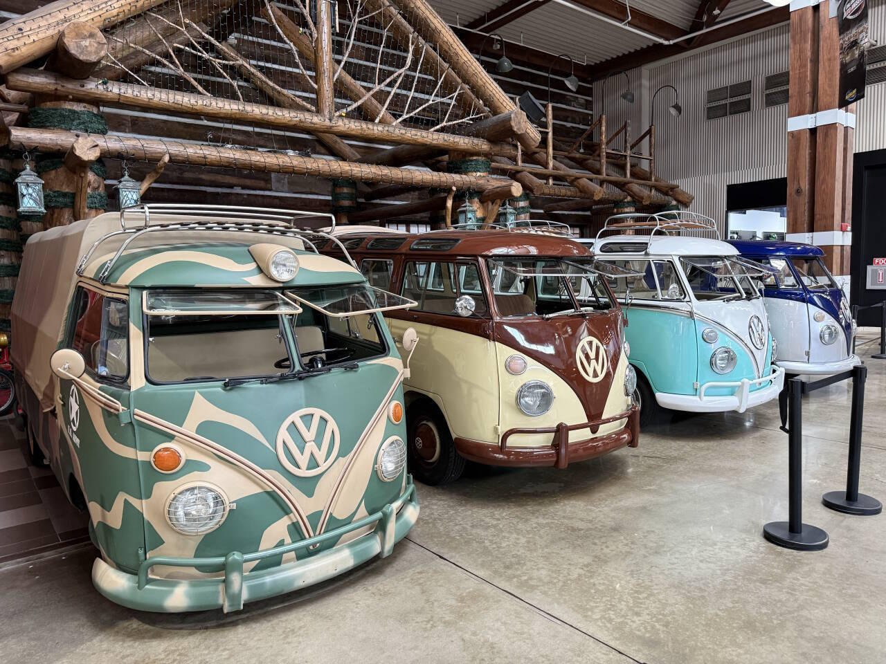 Volkswagen-Military-Bus-1975-Wagon-26