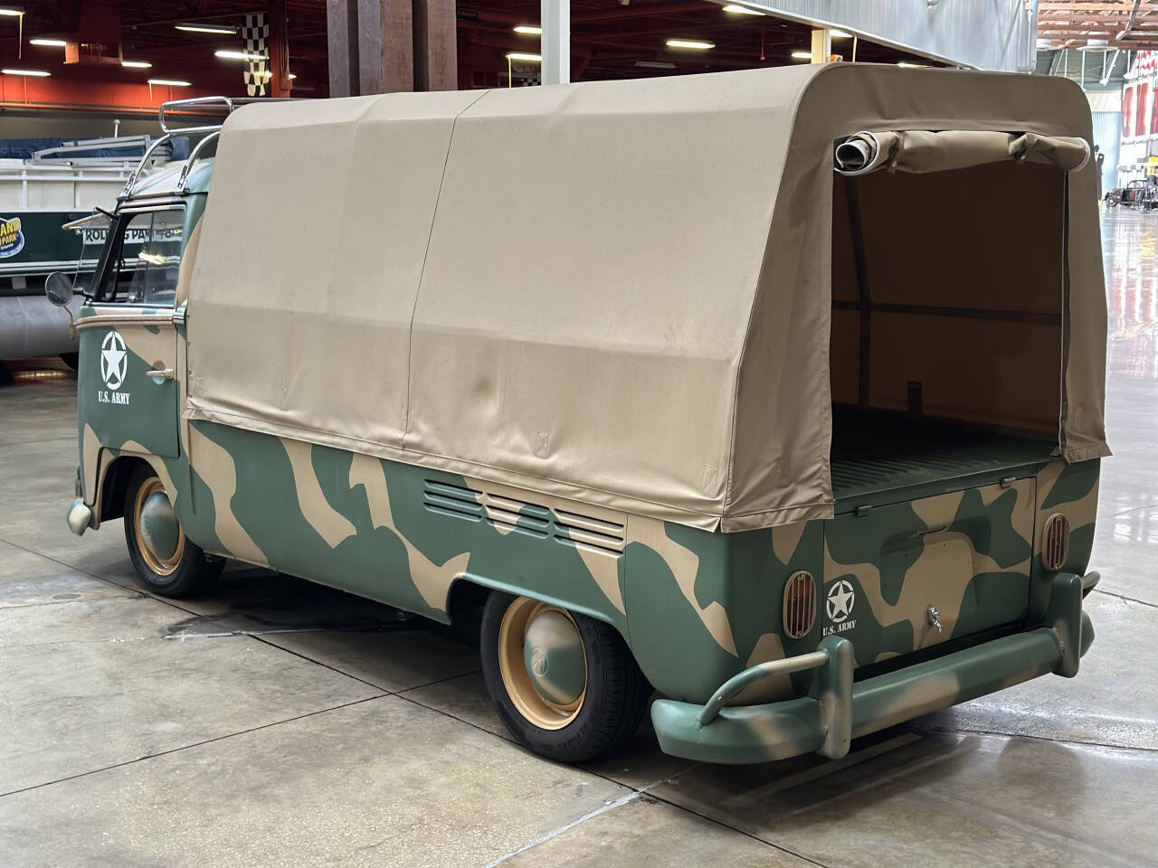 Volkswagen-Military-Bus-1975-Wagon-3