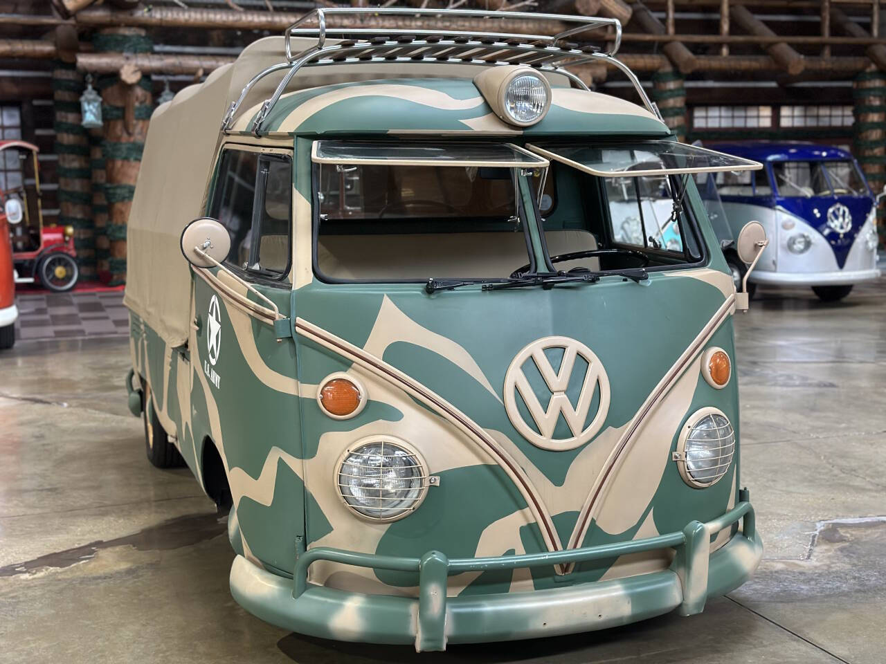 Volkswagen-Military-Bus-1975-Wagon-6