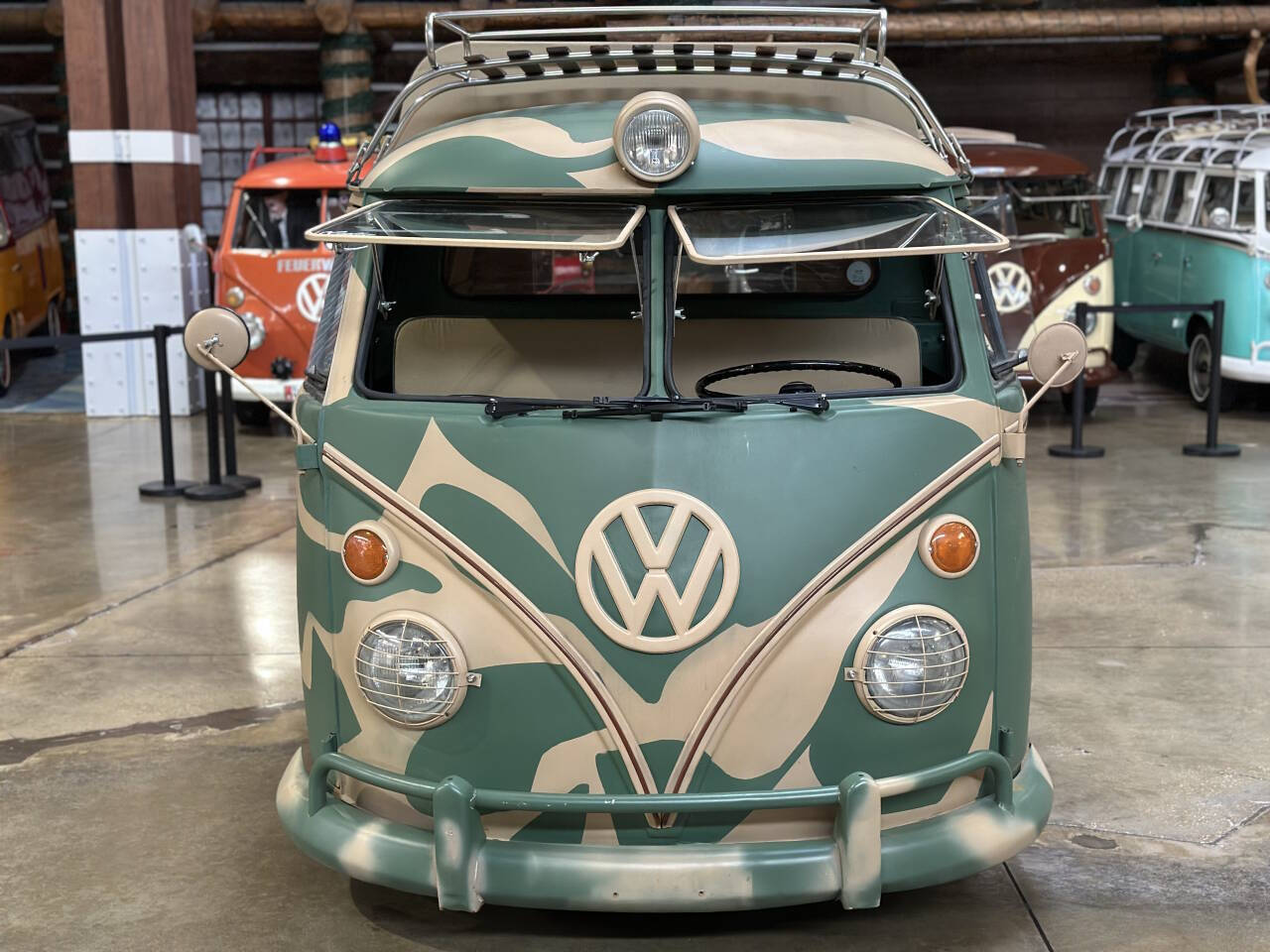 Volkswagen-Military-Bus-1975-Wagon-7