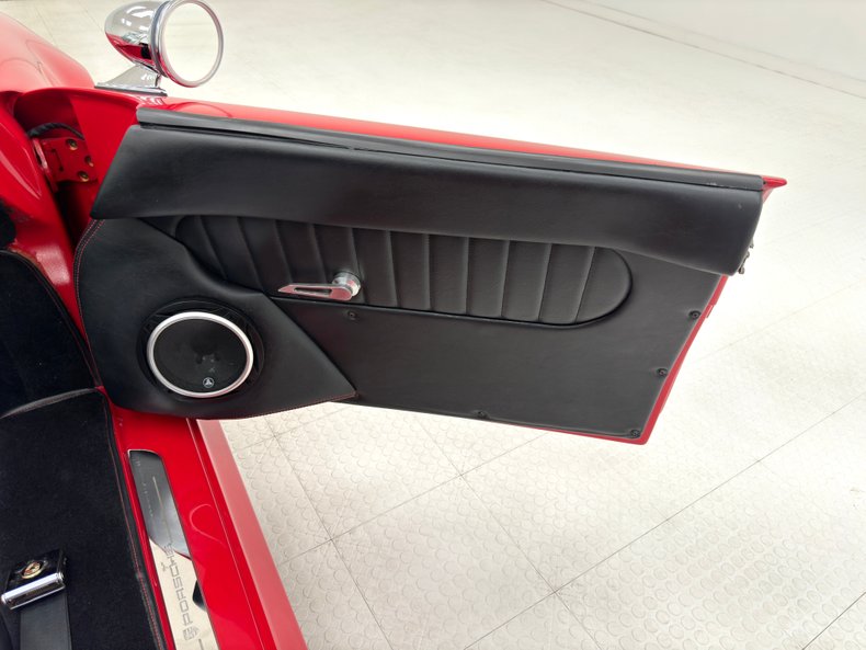 Volkswagen-Other-1969-Guards-Red-Black-24