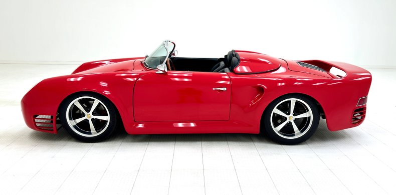 Volkswagen-Other-1969-Guards-Red-Black-45