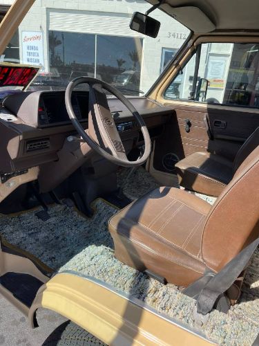 Volkswagen-Other-1980-Yellow-2