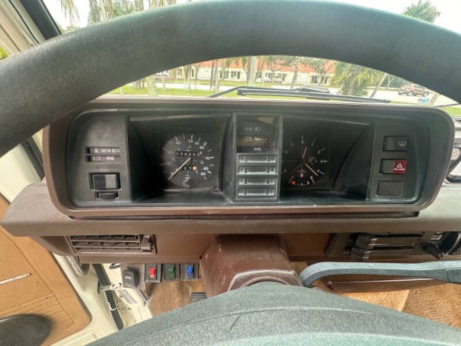 Volkswagen-Other-1983-White-Beige-11