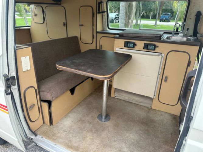 Volkswagen-Other-1983-White-Beige-12