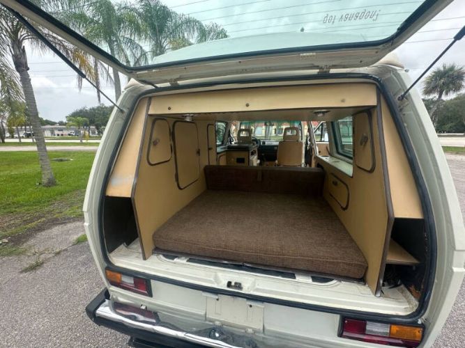 Volkswagen-Other-1983-White-Beige-16