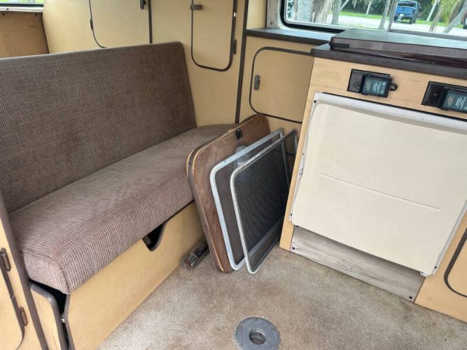 Volkswagen-Other-1983-White-Beige-3