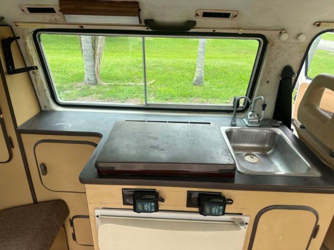 Volkswagen-Other-1983-White-Beige-4