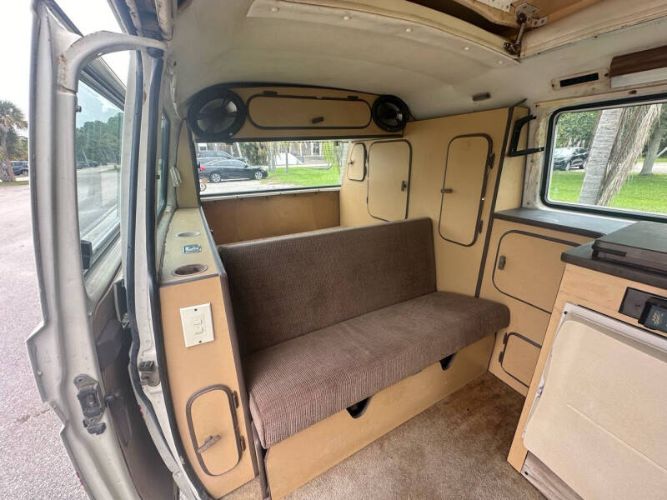 Volkswagen-Other-1983-White-Beige-5