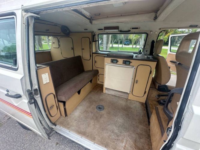 Volkswagen-Other-1983-White-Beige-6
