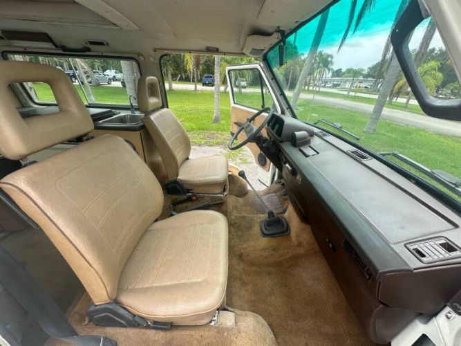 Volkswagen-Other-1983-White-Beige-7