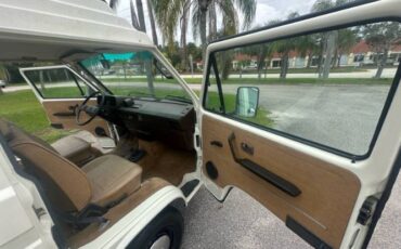 Volkswagen-Other-1983-White-Beige-8