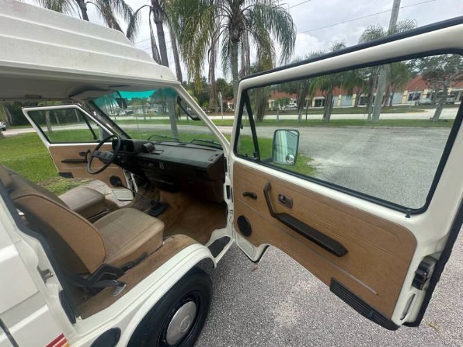Volkswagen-Other-1983-White-Beige-8