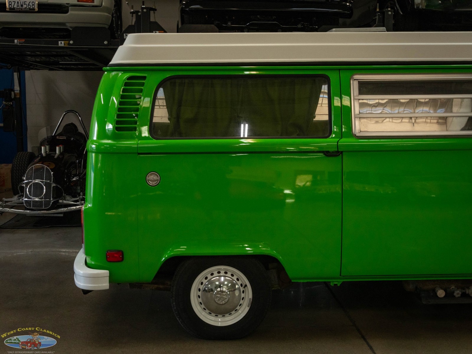 Volkswagen-Pop-Top-Camper-Van-1977-1