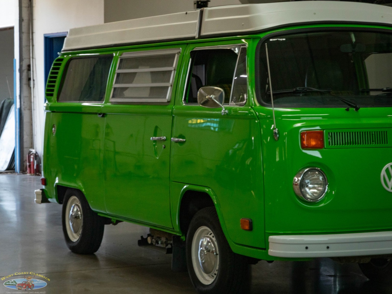 Volkswagen-Pop-Top-Camper-Van-1977-10