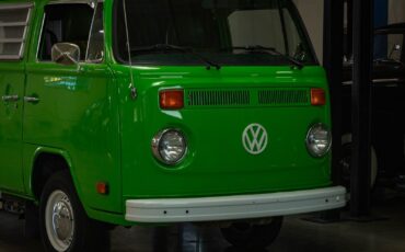 Volkswagen-Pop-Top-Camper-Van-1977-11