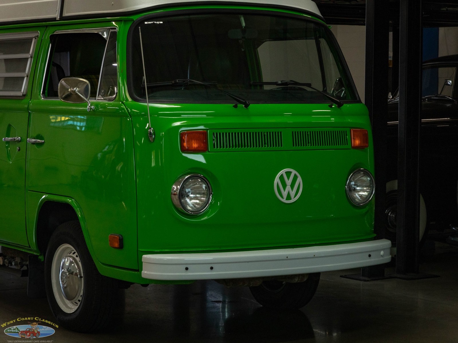 Volkswagen-Pop-Top-Camper-Van-1977-11
