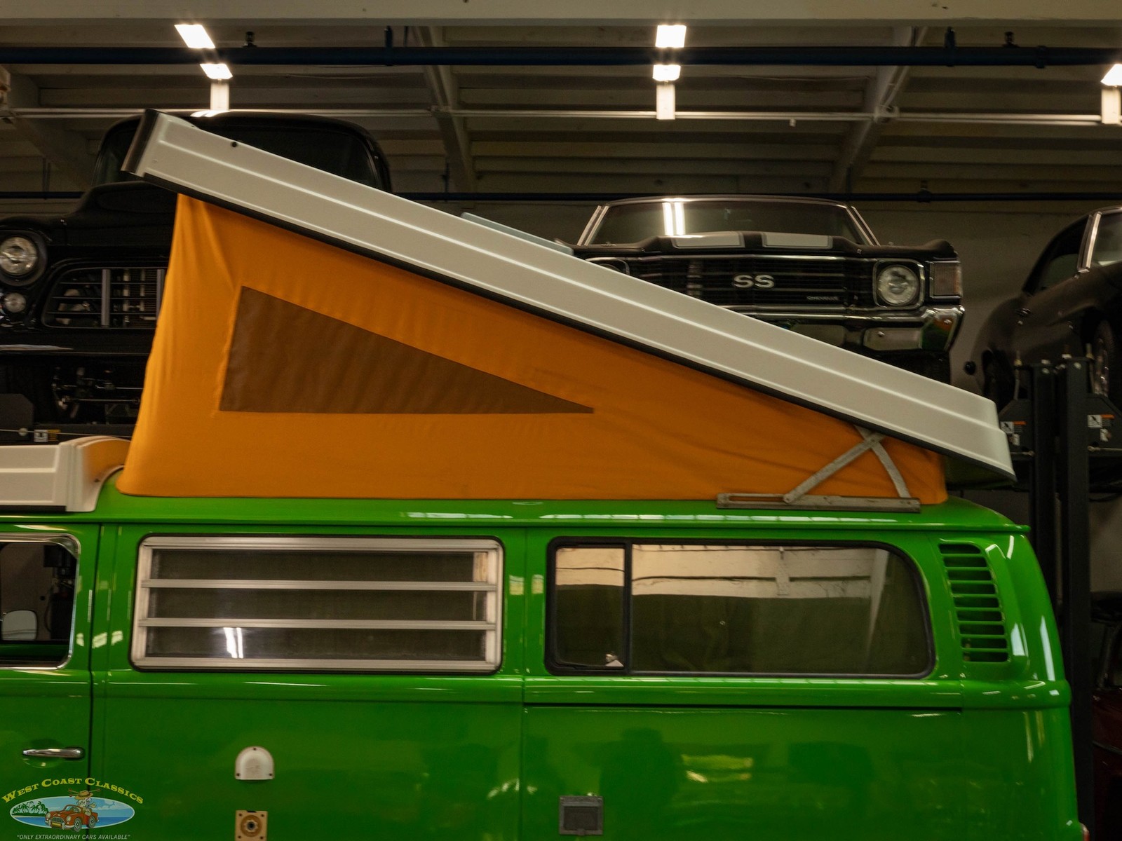 Volkswagen-Pop-Top-Camper-Van-1977-13