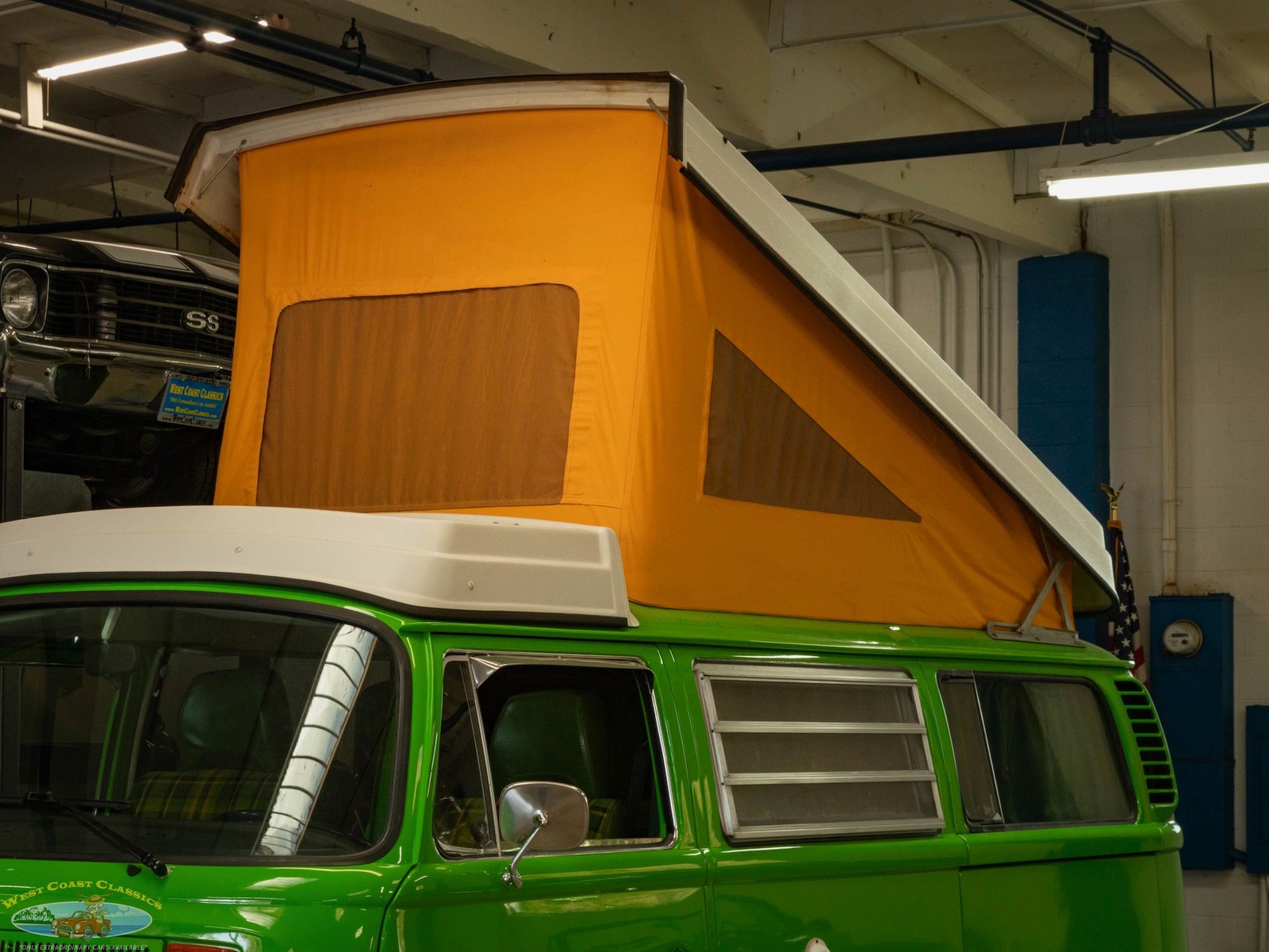 Volkswagen-Pop-Top-Camper-Van-1977-14