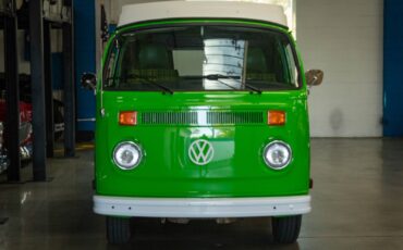 Volkswagen-Pop-Top-Camper-Van-1977-15