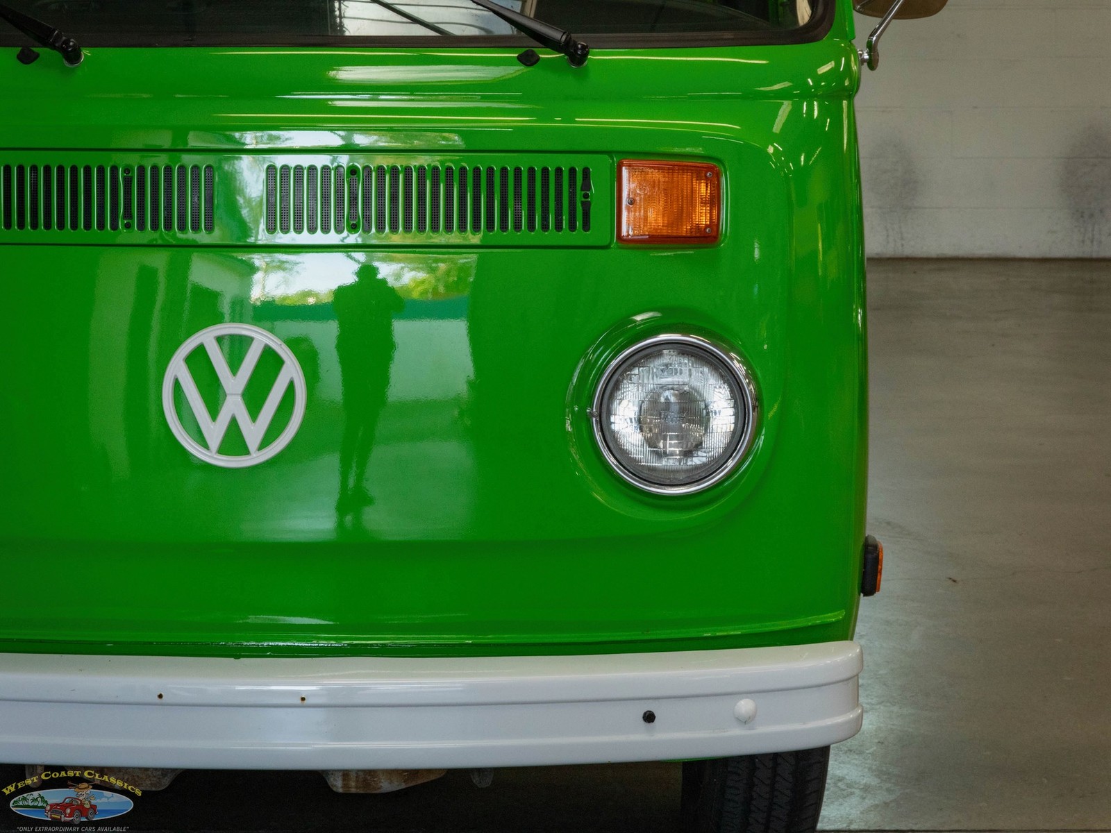 Volkswagen-Pop-Top-Camper-Van-1977-18