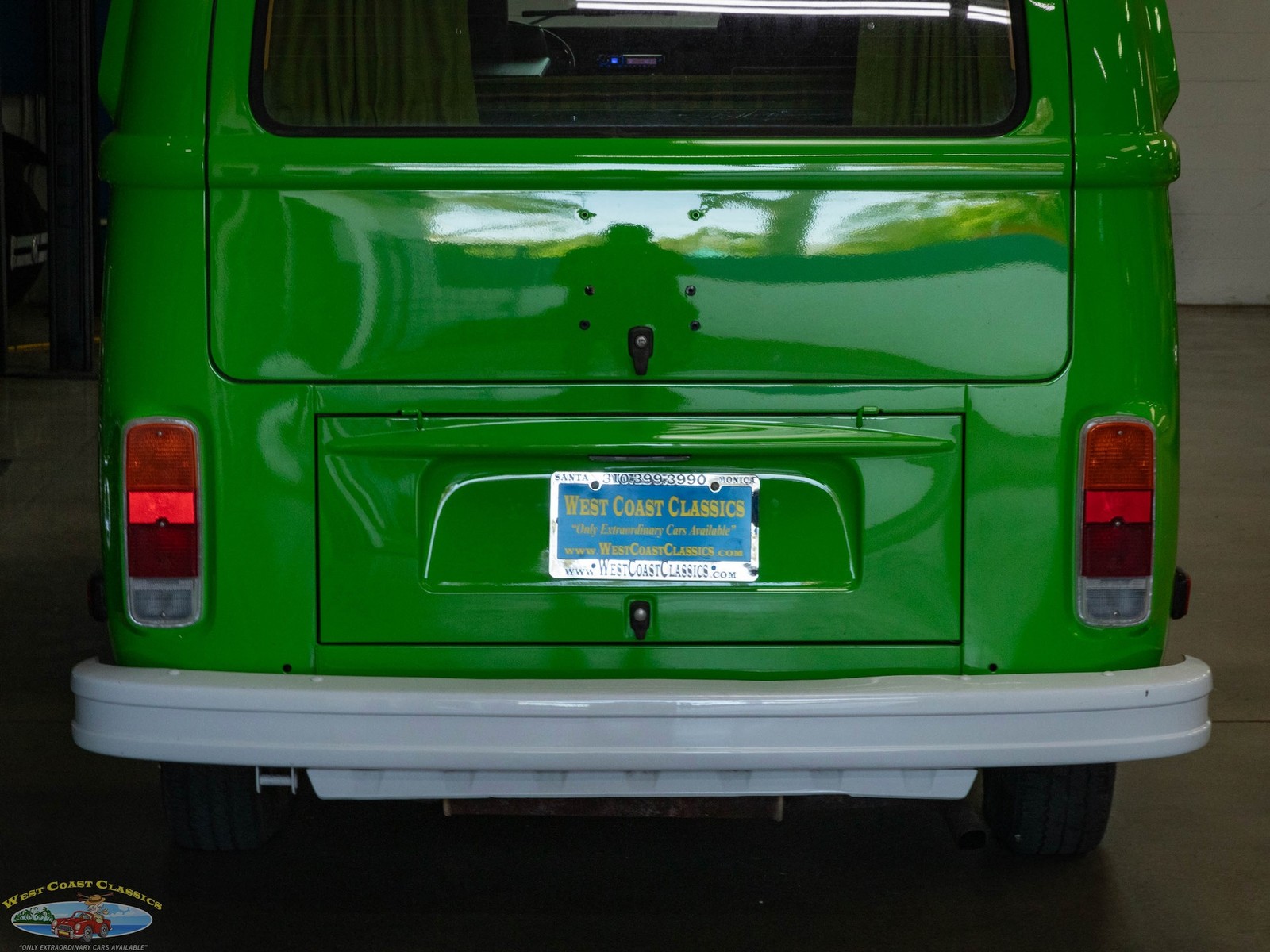 Volkswagen-Pop-Top-Camper-Van-1977-21