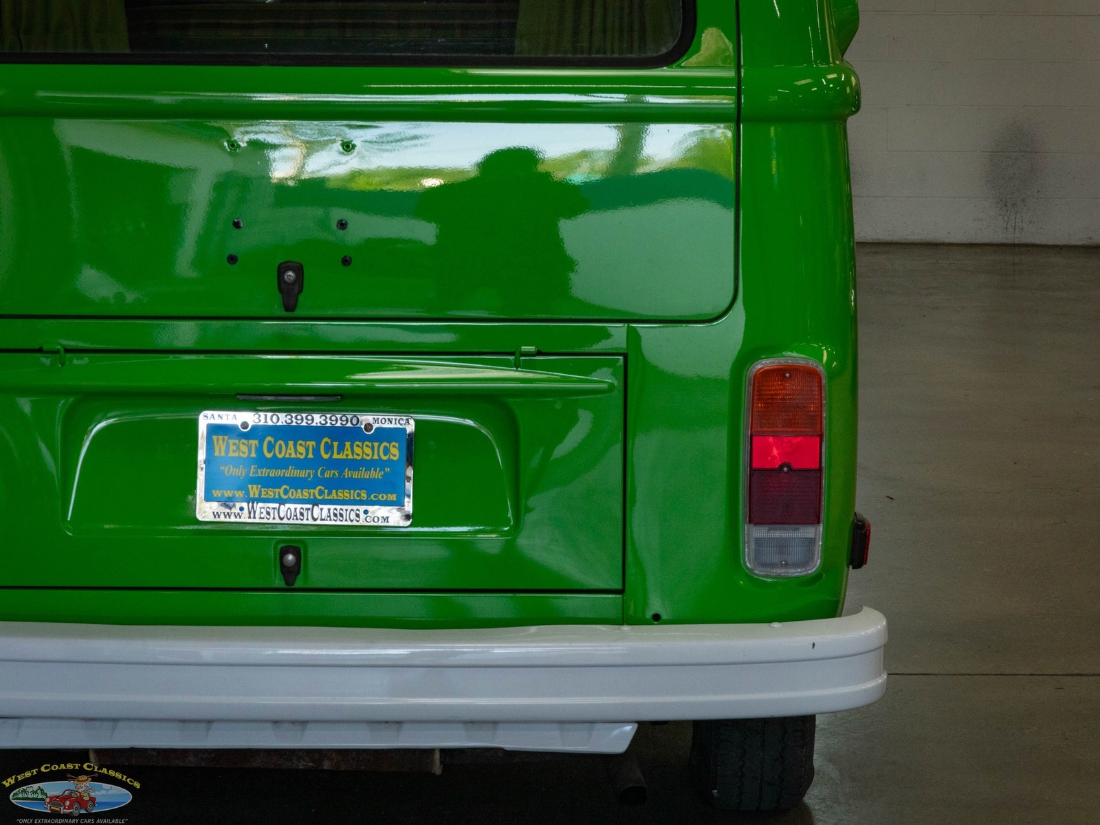 Volkswagen-Pop-Top-Camper-Van-1977-22