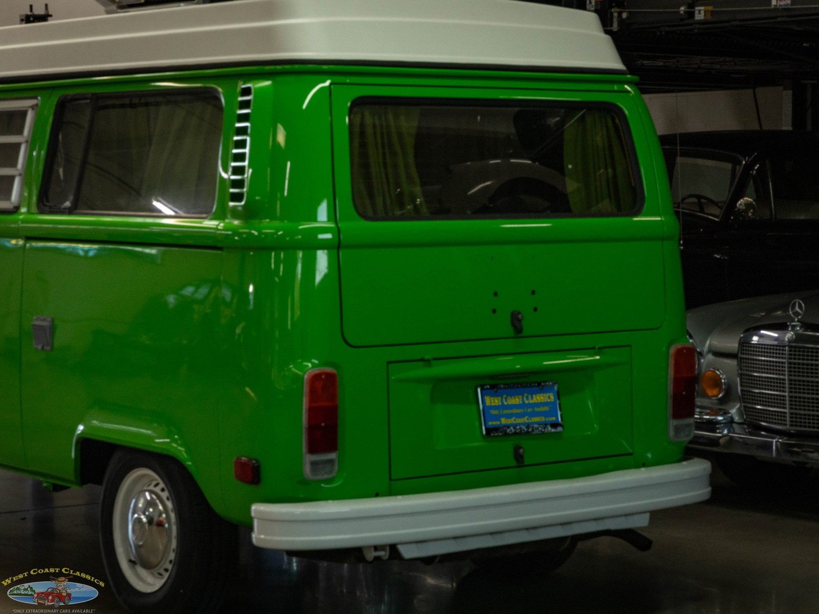 Volkswagen-Pop-Top-Camper-Van-1977-25