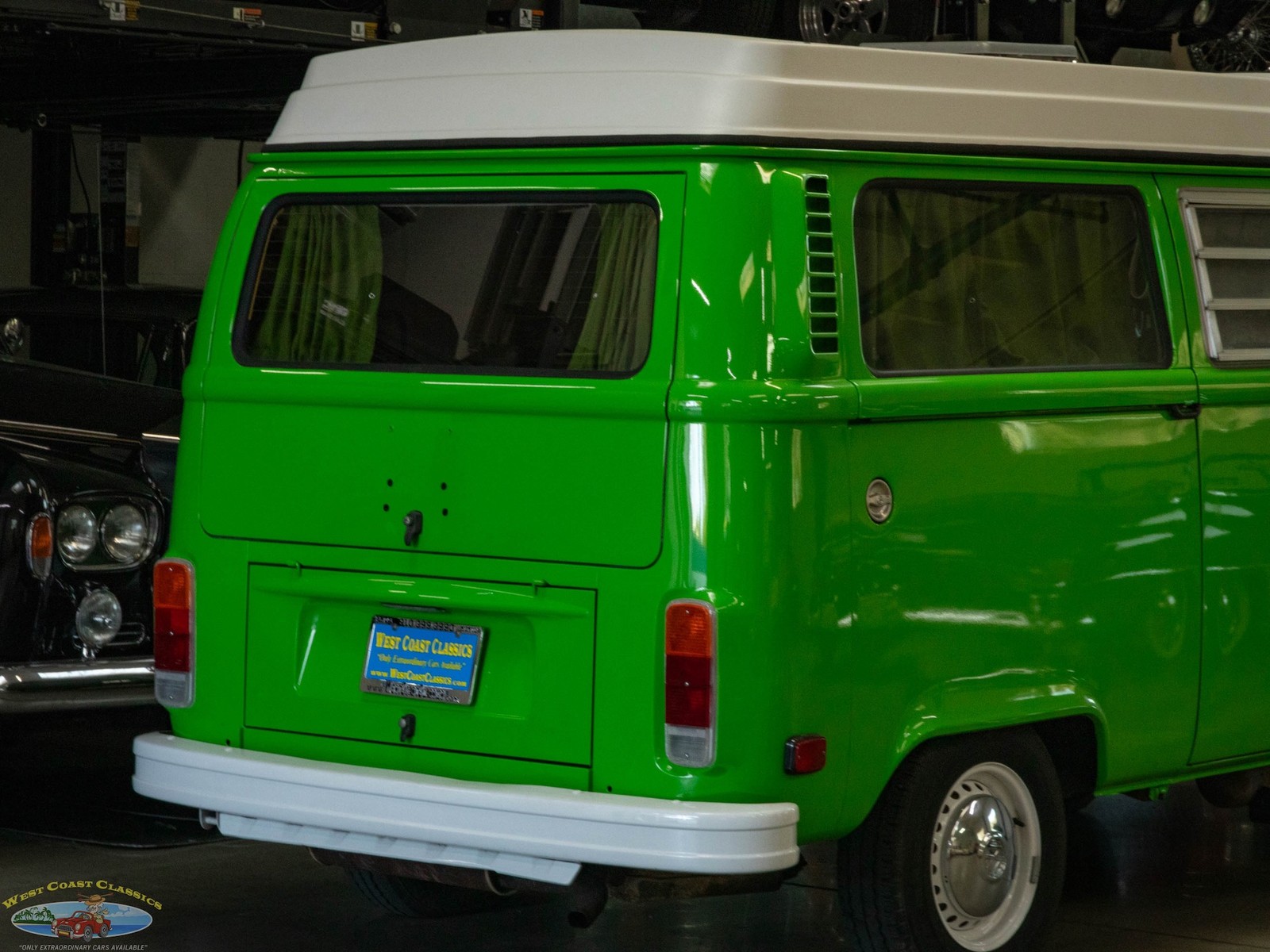 Volkswagen-Pop-Top-Camper-Van-1977-28