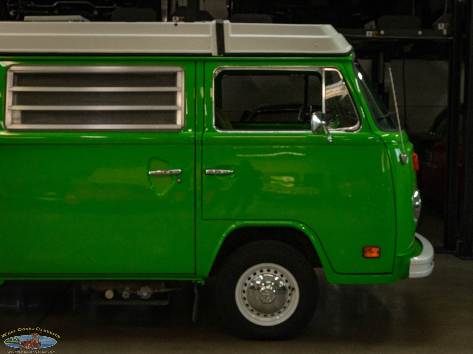 Volkswagen-Pop-Top-Camper-Van-1977-3