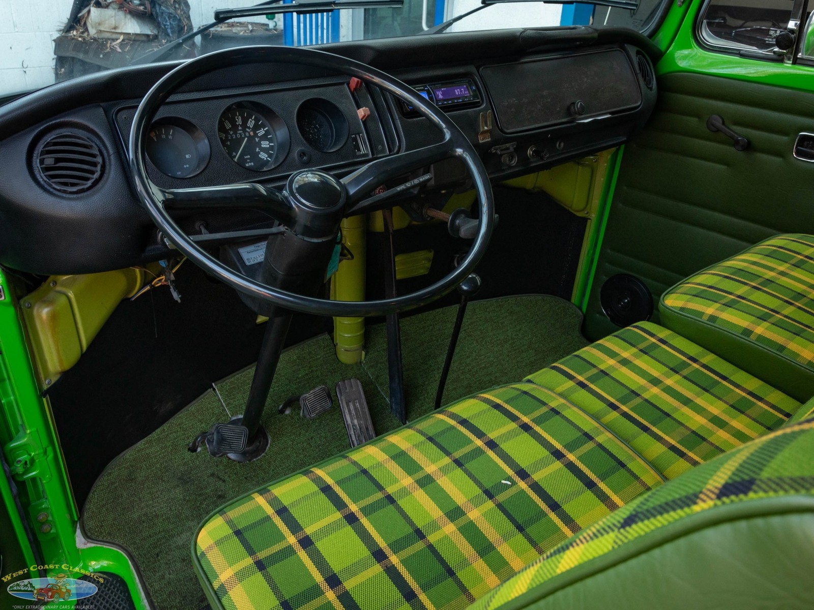 Volkswagen-Pop-Top-Camper-Van-1977-32