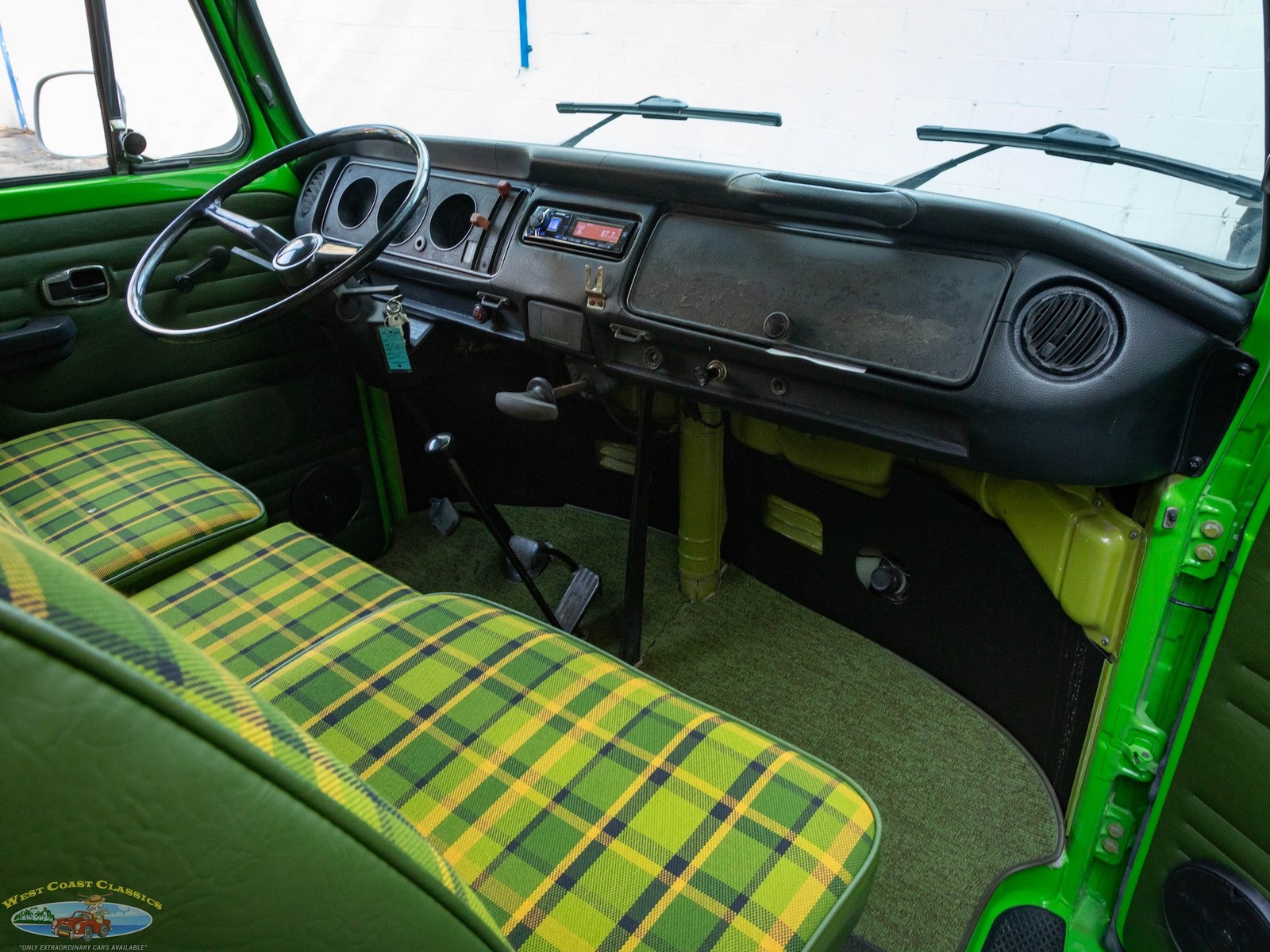 Volkswagen-Pop-Top-Camper-Van-1977-38