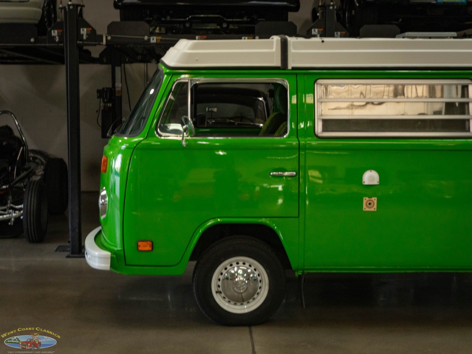 Volkswagen-Pop-Top-Camper-Van-1977-4