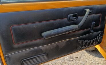 Volkswagen-Rabbit-1983-12