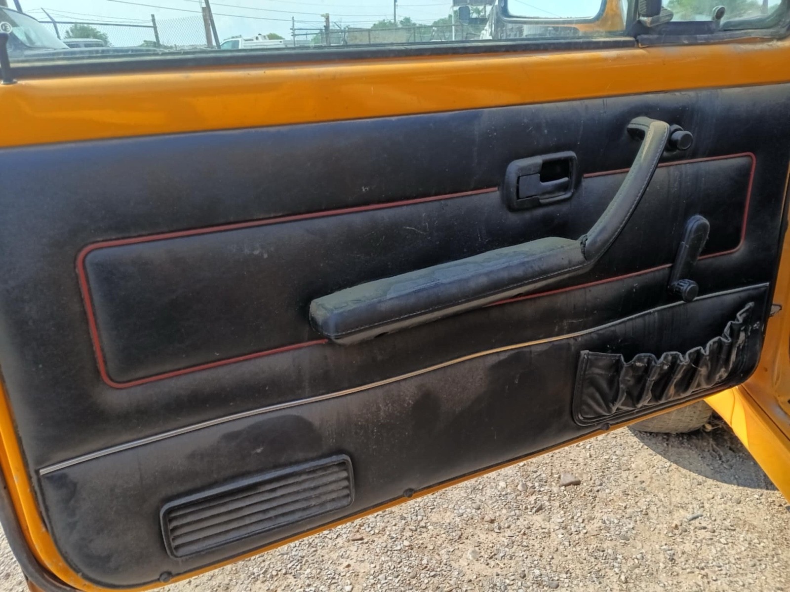 Volkswagen-Rabbit-1983-12