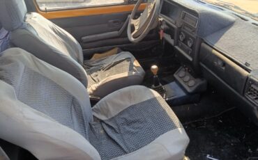 Volkswagen-Rabbit-1983-13