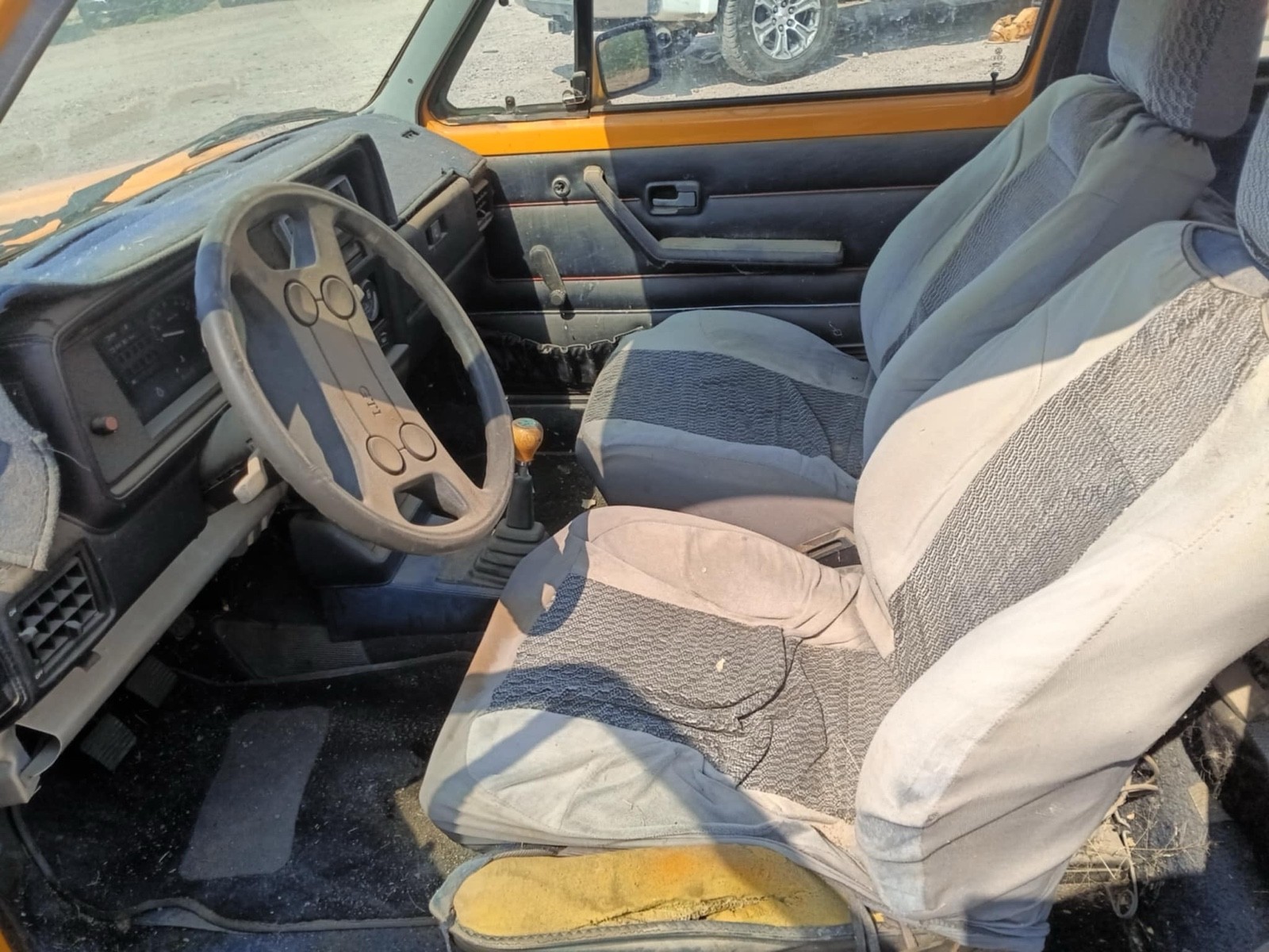 Volkswagen-Rabbit-1983-14