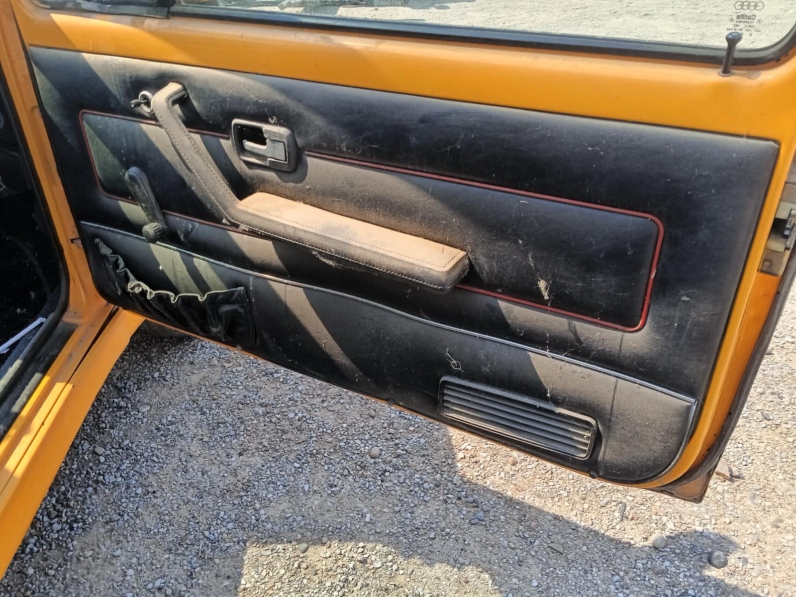 Volkswagen-Rabbit-1983-16